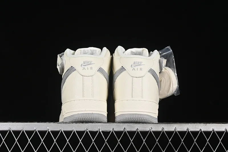 All categories Nk Air Force 1 Air Force series Nk Air Force 1 Mid Air Force mid-top Nk Air Force 1'07 Mid Beige and gray two-color bottom Starry sky Air Force 1 mid-top casual sneakers XL0236-232